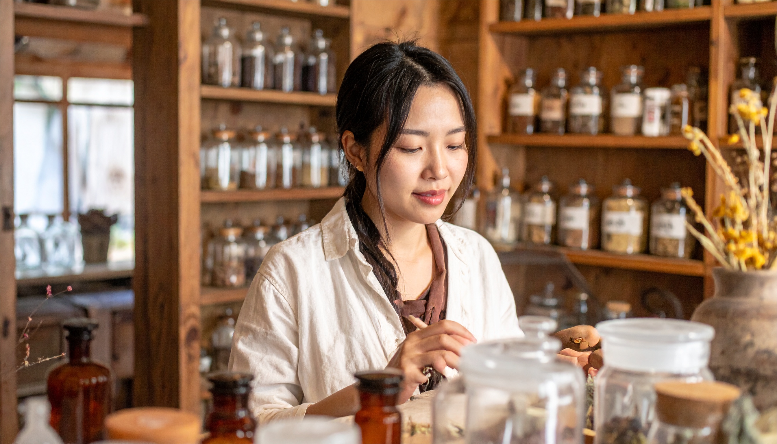 Khóa học bào chế thảo dược và kỹ thuật bảo quản thuốc nam đúng cách