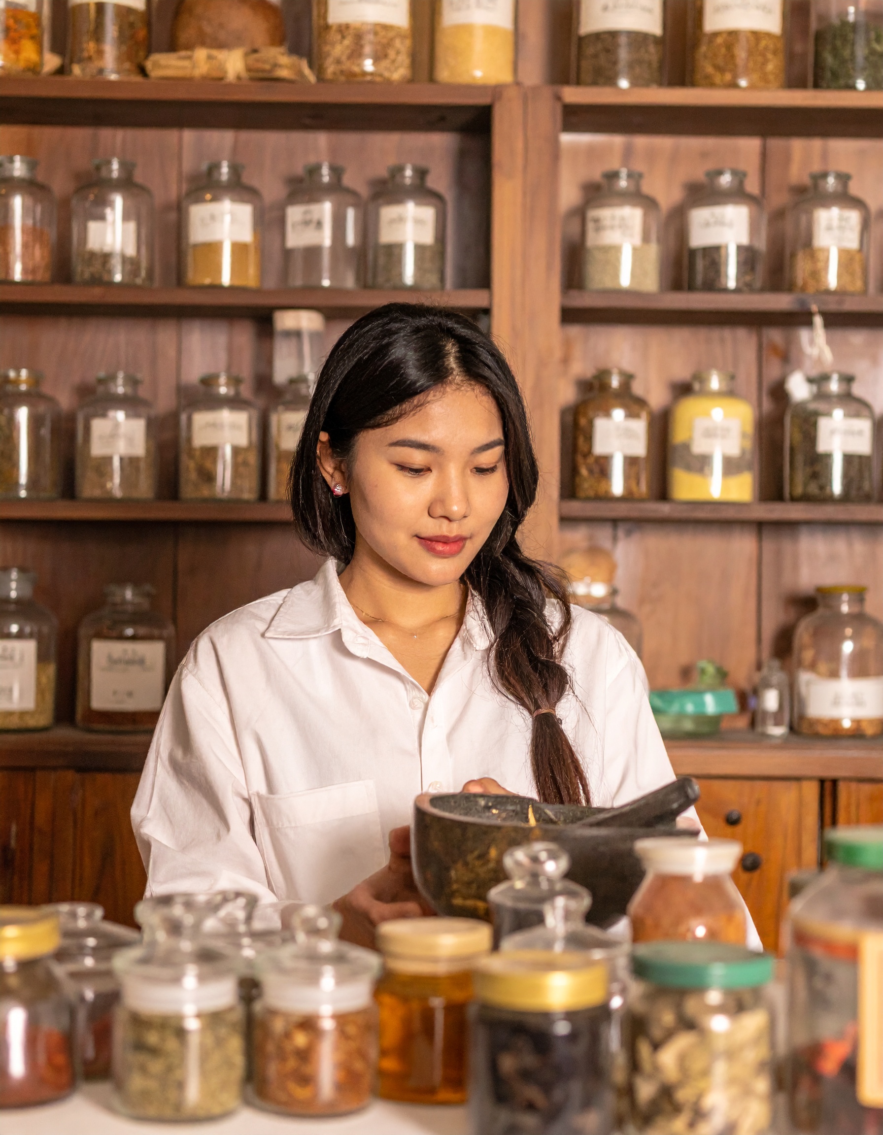 Học bào chế thảo dược giúp bạn hiểu sâu hơn về công dụng và tính chất dược liệu