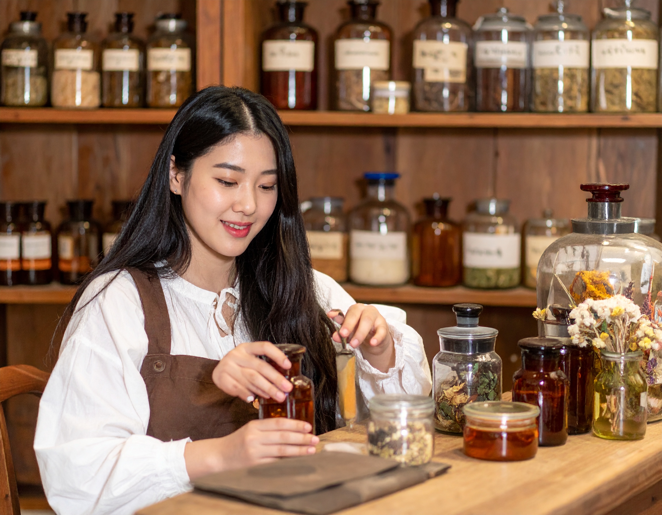 Khóa học bào chế thảo dược giúp bạn làm chủ sức khỏe tự nhiên