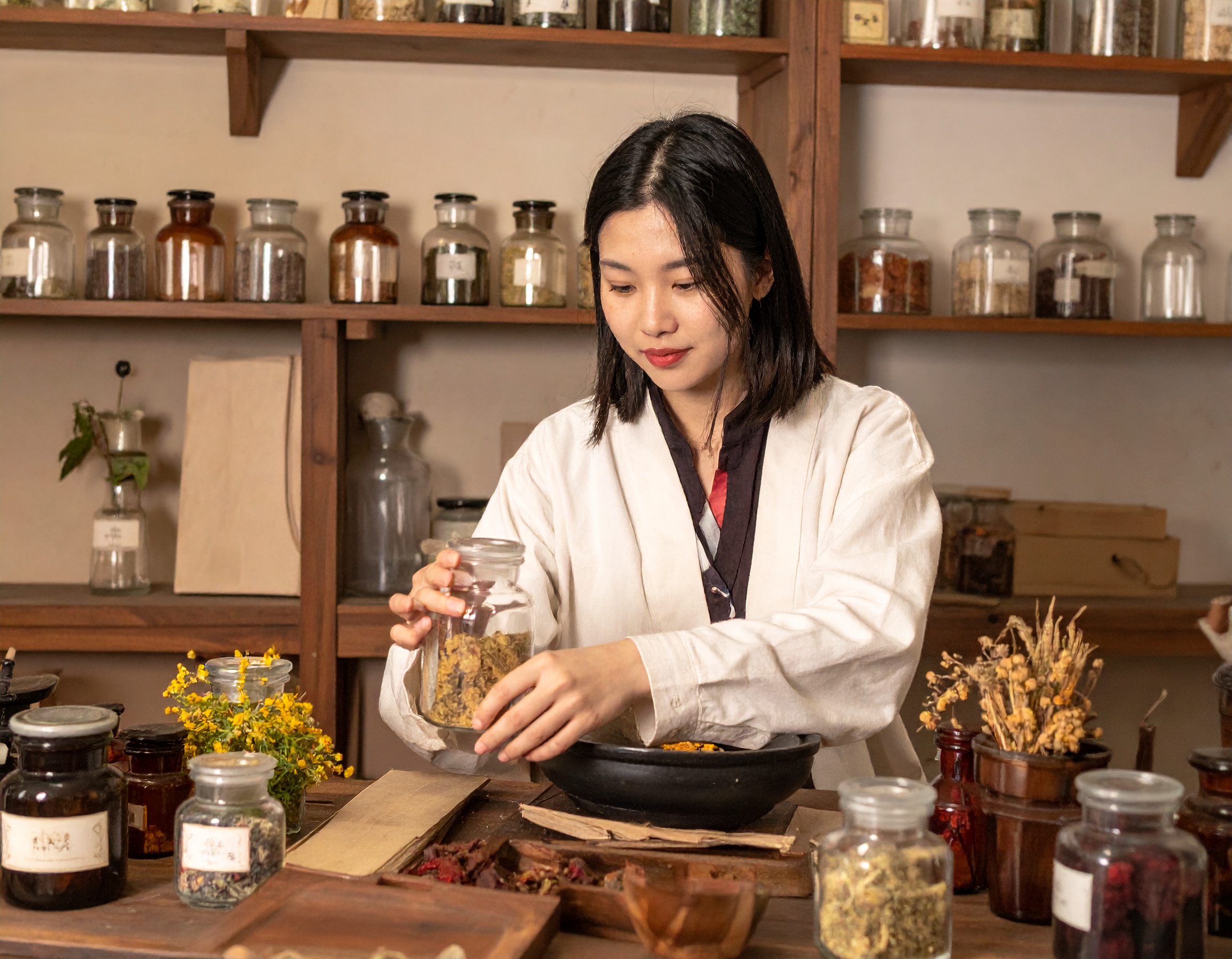 Tự tin bào chế thảo dược sau khóa học bài bản
