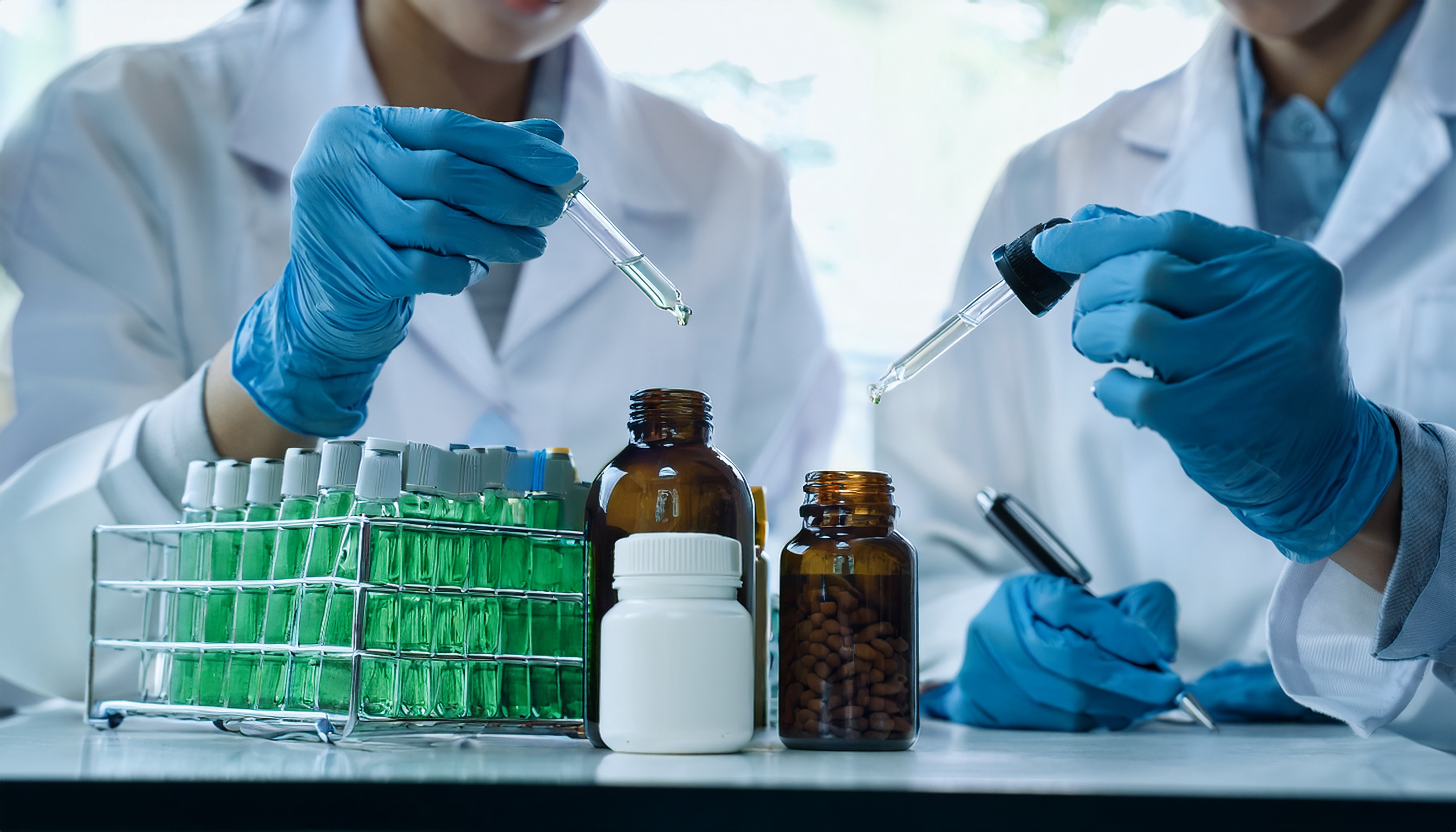 Làm sao doanh nghiệp có thể tận dụng dữ liệu thử nghiệm lâm sàng để cải thiện chiến lược bán hàng online?