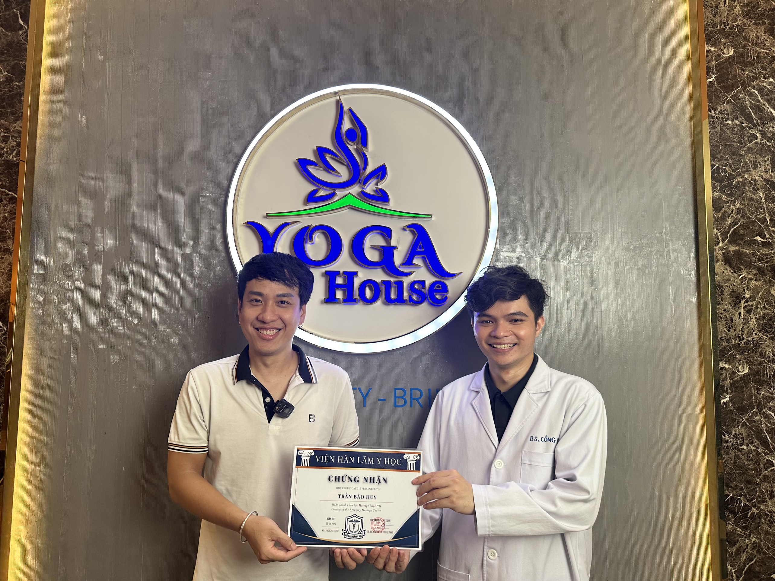 VIỆN HÀN LÂM Y HỌC Tổ Chức Lễ Bế Giảng Khóa Học Massage Phục Hồi tại Health City